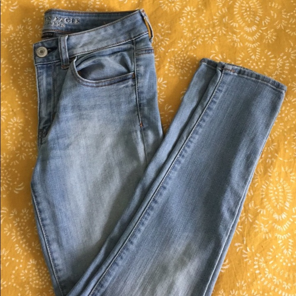 light wash american eagle jeans